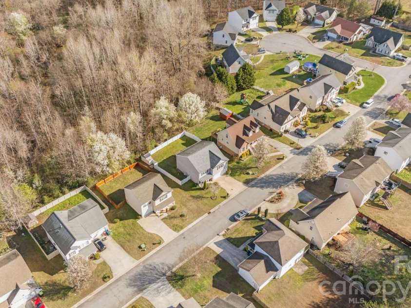 865 Winterside Lane, Winston Salem, NC 27107.  MLS# CAR4418707, YatesRealty ID 48323. 