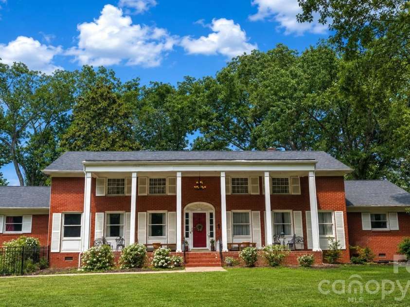 201 Main Street, Mount Gilead, NC 27306.  MLS# CAR4419381, YatesRealty ID 48324. 