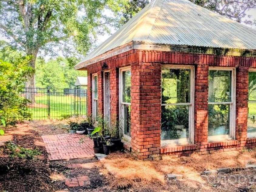 201 Main Street, Mount Gilead, NC 27306.  MLS# CAR4419381, YatesRealty ID 48324. 