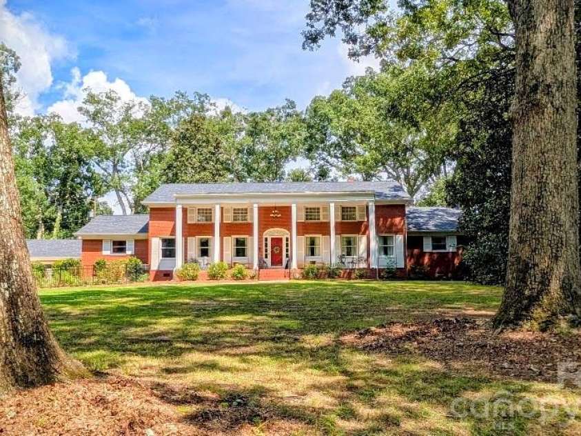 201 Main Street, Mount Gilead, NC 27306.  MLS# CAR4419381, YatesRealty ID 48324. 