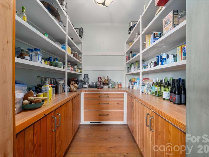 712 Frank Rector Road, Marshall, NC 28753.  MLS# CAR4419520, YatesRealty ID 48325. 