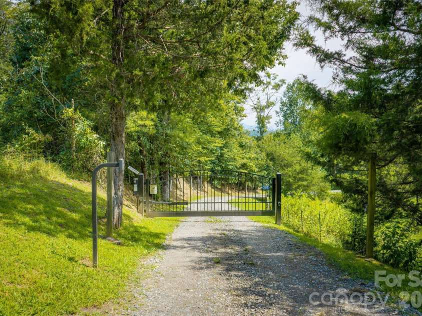 712 Frank Rector Road, Marshall, NC 28753.  MLS# CAR4419520, YatesRealty ID 48325. 