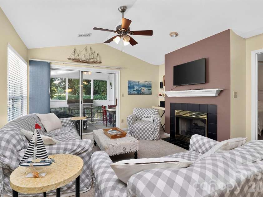 763 Southwest Drive, Davidson, NC 28036.  MLS# CAR4420353, YatesRealty ID 48330. 