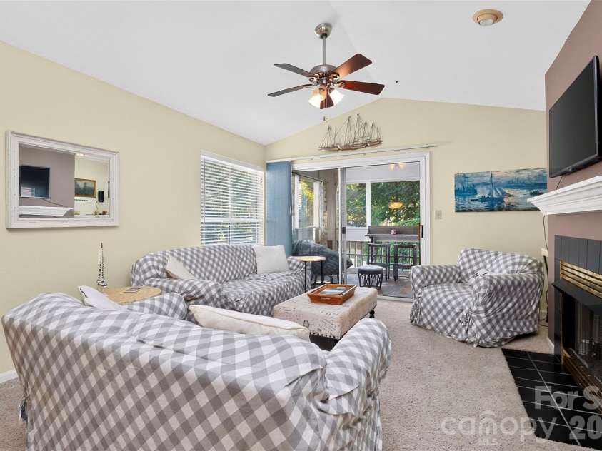 763 Southwest Drive, Davidson, NC 28036.  MLS# CAR4420353, YatesRealty ID 48330. 