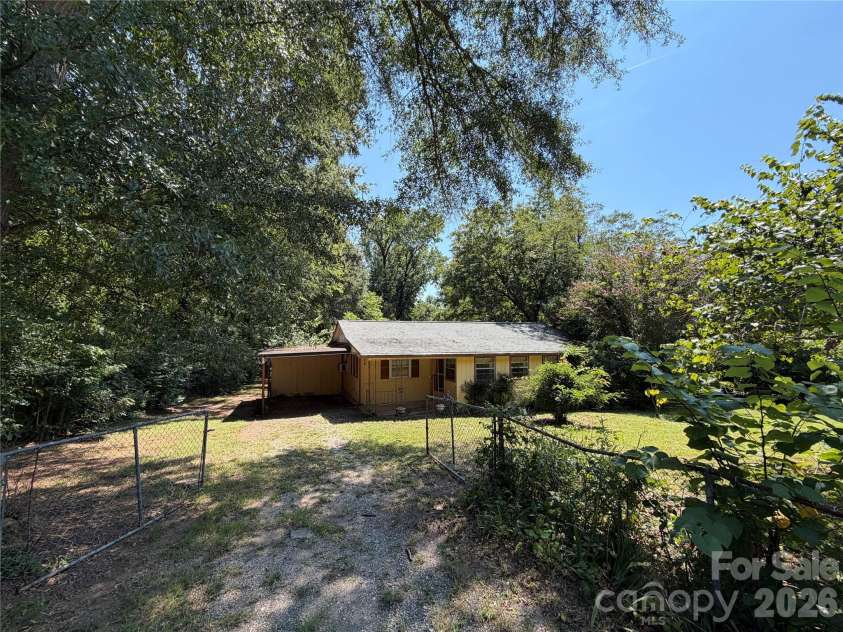 4736 Crowders Crest Drive, Gastonia, NC 28052.  MLS# CAR4420846, YatesRealty ID 48331. 