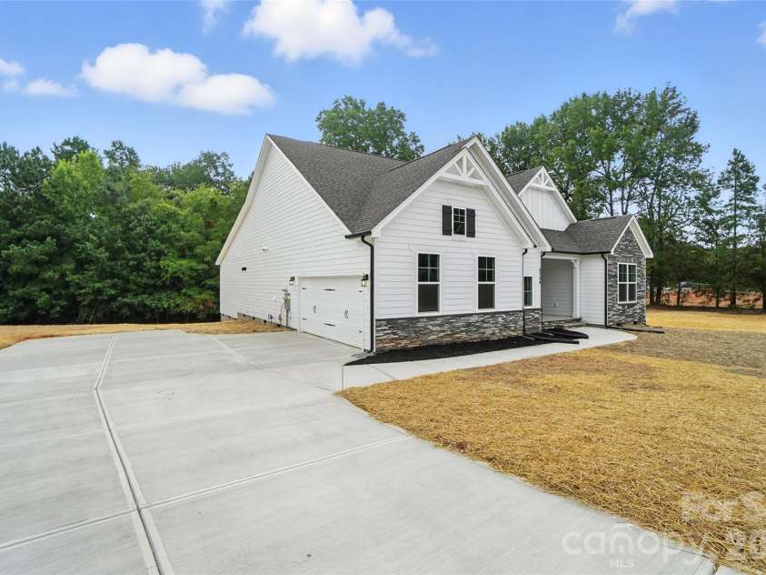 162 Clark Cove Road, Statesville, NC 28677.  MLS# CAR4420589, YatesRealty ID 48334. 