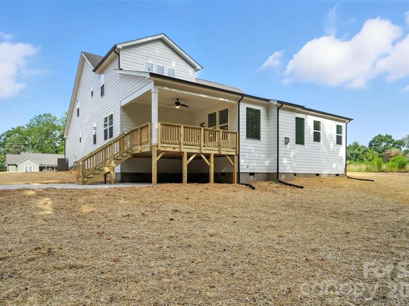 162 Clark Cove Road, Statesville, NC 28677.  MLS# CAR4420589, YatesRealty ID 48334. 