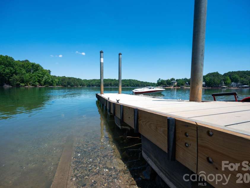 162 Clark Cove Road, Statesville, NC 28677.  MLS# CAR4420589, YatesRealty ID 48334. 