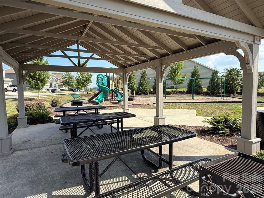107 Longleaf Drive, Mooresville, NC 28117.  MLS# CAR4420339, YatesRealty ID 48336. Picnic area
