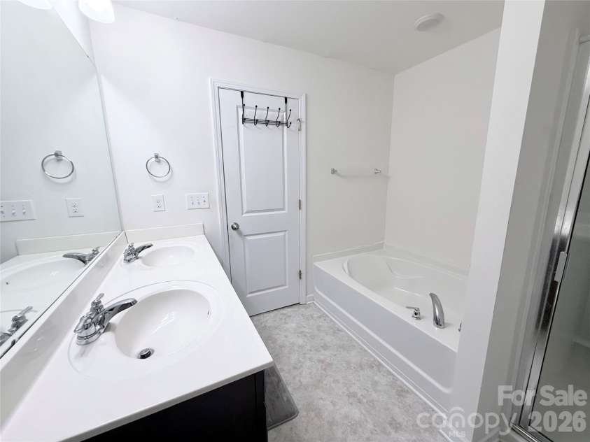 107 Longleaf Drive, Mooresville, NC 28117.  MLS# CAR4420339, YatesRealty ID 48336. Primary bathroom