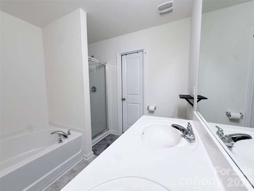 107 Longleaf Drive, Mooresville, NC 28117.  MLS# CAR4420339, YatesRealty ID 48336. Primary bathroom
