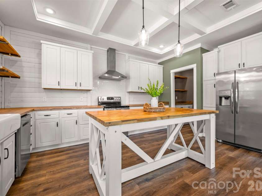 161 Willow Way, Forest City, NC 28043.  MLS# CAR4420634, YatesRealty ID 48337. 