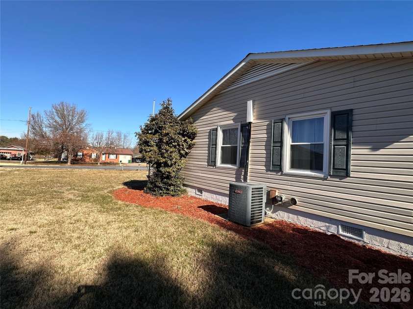 155 Park Villa Road, Salisbury, NC 28146.  MLS# CAR4328299, YatesRealty ID 4834. 