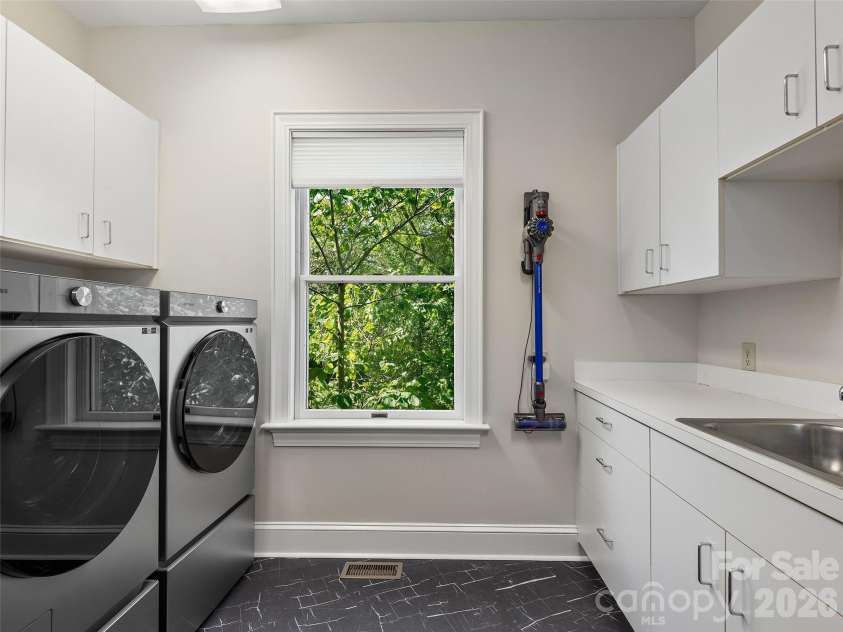 44 Ardoyne Road, Asheville, NC 28804.  MLS# CAR4276796, YatesRealty ID 4834. 