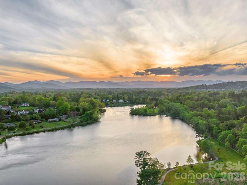 44 Ardoyne Road, Asheville, NC 28804.  MLS# CAR4276796, YatesRealty ID 4834. 