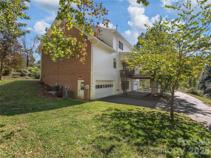 44 Ardoyne Road, Asheville, NC 28804.  MLS# CAR4276796, YatesRealty ID 4834. 