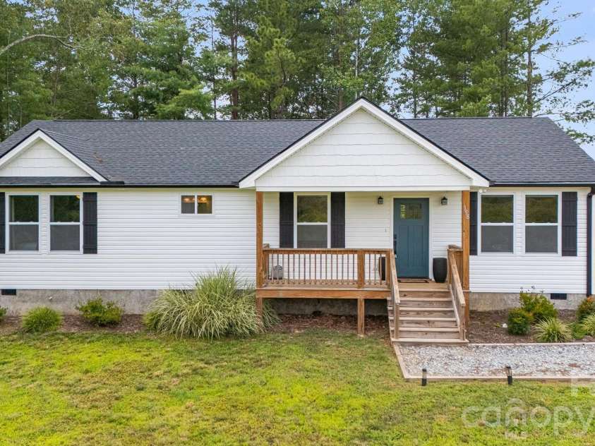 398 Point Hope Lane, Hendersonville, NC 28792.  MLS# CAR4420694, YatesRealty ID 48340. 