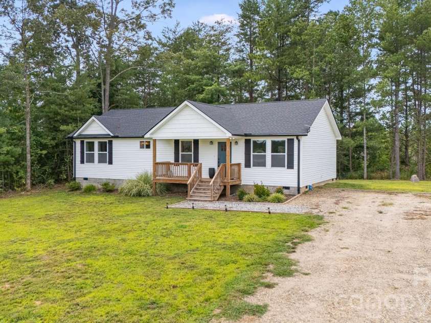 398 Point Hope Lane, Hendersonville, NC 28792.  MLS# CAR4420694, YatesRealty ID 48340. 
