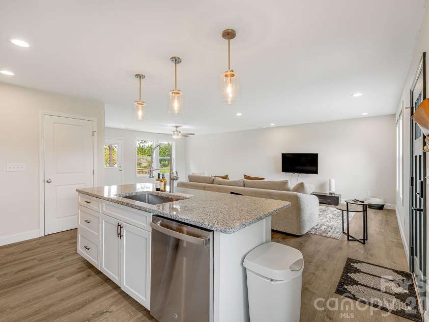 398 Point Hope Lane, Hendersonville, NC 28792.  MLS# CAR4420694, YatesRealty ID 48340. 