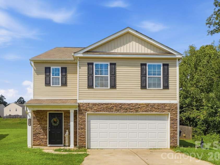 1718 Aldershot Court, Dallas, NC 28034.  MLS# CAR4420547, YatesRealty ID 48341. 
