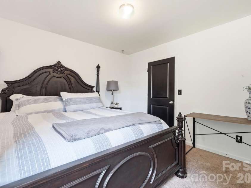 1718 Aldershot Court, Dallas, NC 28034.  MLS# CAR4420547, YatesRealty ID 48341. 