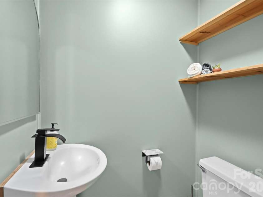 1471 Ontario Drive, Kannapolis, NC 28083.  MLS# CAR4420487, YatesRealty ID 48342. Convenient private half bath