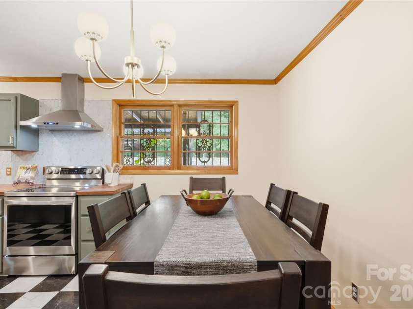 1471 Ontario Drive, Kannapolis, NC 28083.  MLS# CAR4420487, YatesRealty ID 48342. Dining area conveniently located just off the kitchen