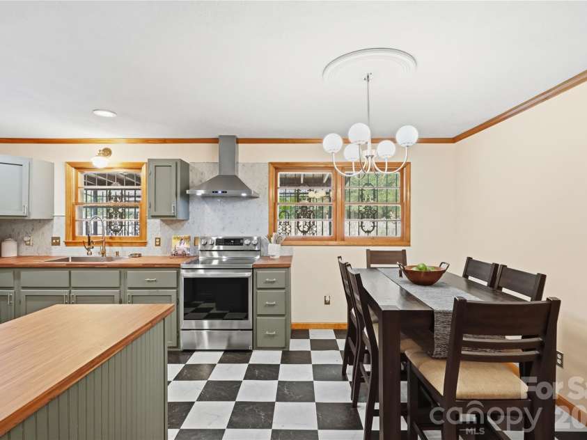 1471 Ontario Drive, Kannapolis, NC 28083.  MLS# CAR4420487, YatesRealty ID 48342. Kitchen and dining flow together for easy everyday living
