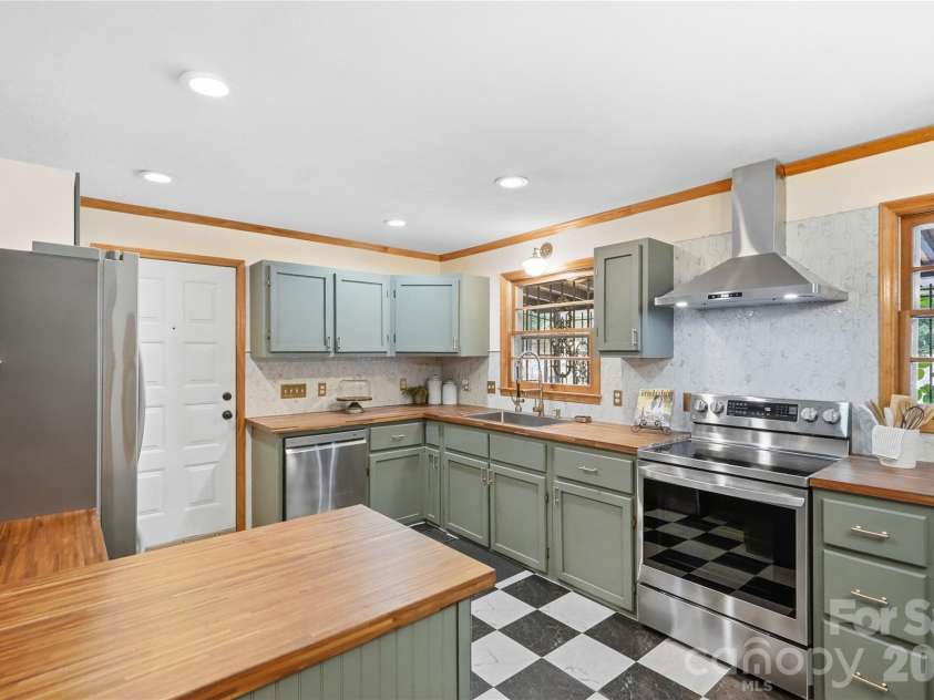 1471 Ontario Drive, Kannapolis, NC 28083.  MLS# CAR4420487, YatesRealty ID 48342. Kitchen with stainless appliances & great workspace