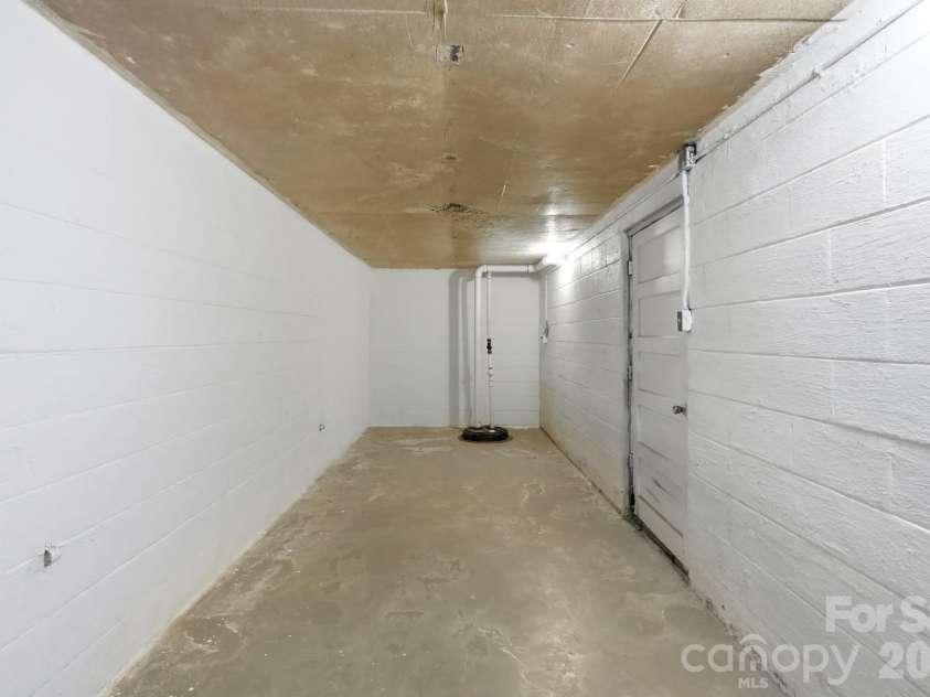 1471 Ontario Drive, Kannapolis, NC 28083.  MLS# CAR4420487, YatesRealty ID 48342. Separate basement room ready for your creative ideas