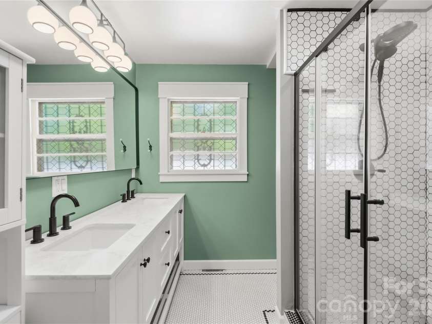 1471 Ontario Drive, Kannapolis, NC 28083.  MLS# CAR4420487, YatesRealty ID 48342. Updated full bath with modern finishes & tiled shower