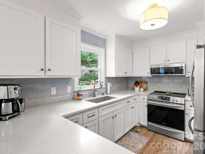 517 Forest Lane, Belmont, NC 28012.  MLS# CAR4419749, YatesRealty ID 48347. 