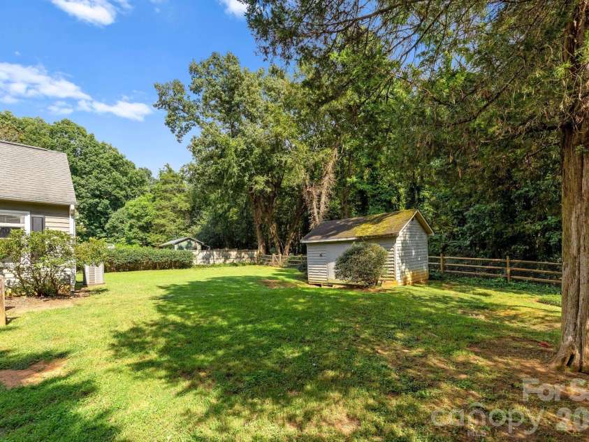 517 Forest Lane, Belmont, NC 28012.  MLS# CAR4419749, YatesRealty ID 48347. 