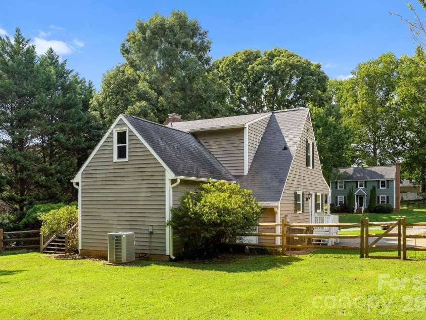 517 Forest Lane, Belmont, NC 28012.  MLS# CAR4419749, YatesRealty ID 48347. 