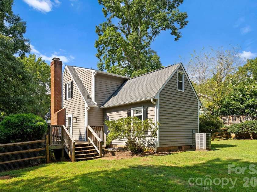 517 Forest Lane, Belmont, NC 28012.  MLS# CAR4419749, YatesRealty ID 48347. 