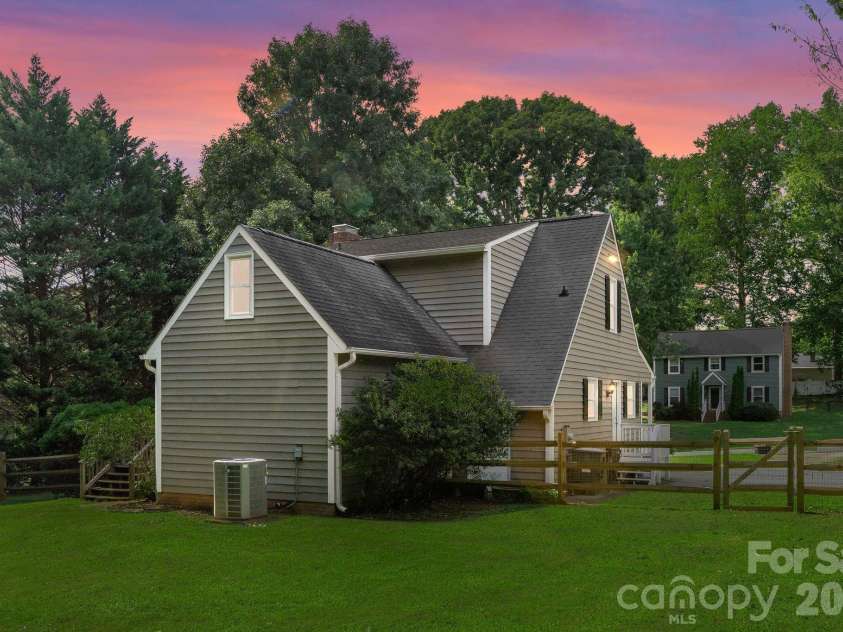 517 Forest Lane, Belmont, NC 28012.  MLS# CAR4419749, YatesRealty ID 48347. 