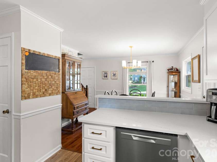 517 Forest Lane, Belmont, NC 28012.  MLS# CAR4419749, YatesRealty ID 48347. 