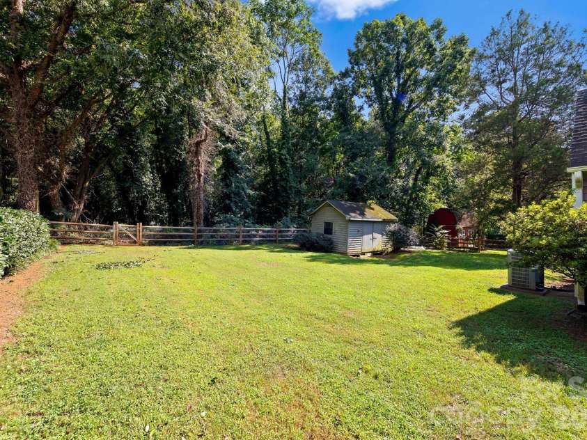 517 Forest Lane, Belmont, NC 28012.  MLS# CAR4419749, YatesRealty ID 48347. 