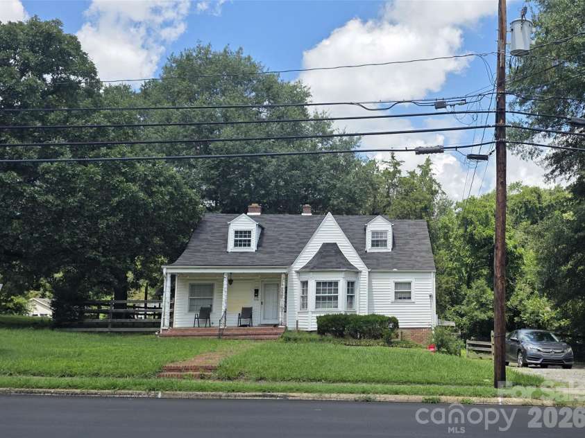204 Trade Street, Dallas, NC 28034.  MLS# CAR4420814, YatesRealty ID 48349. 