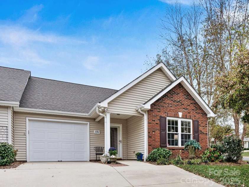 191 Oak Village Parkway, Mooresville, NC 28117.  MLS# CAR4197215, YatesRealty ID 4835. 191 Oak Village Pkwy