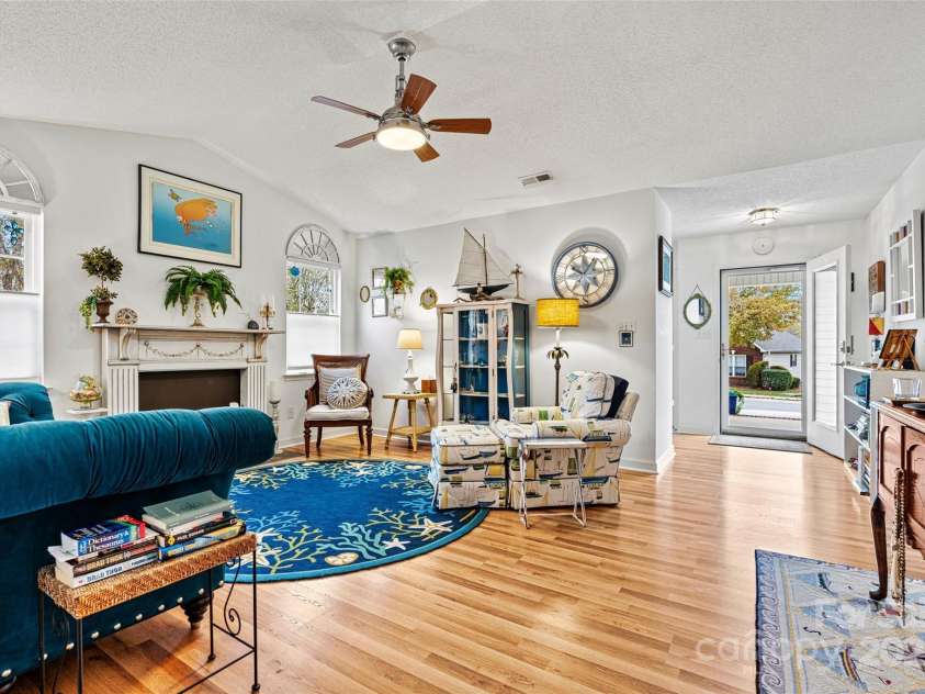 191 Oak Village Parkway, Mooresville, NC 28117.  MLS# CAR4197215, YatesRealty ID 4835. Large Family room with beautiful natural light.