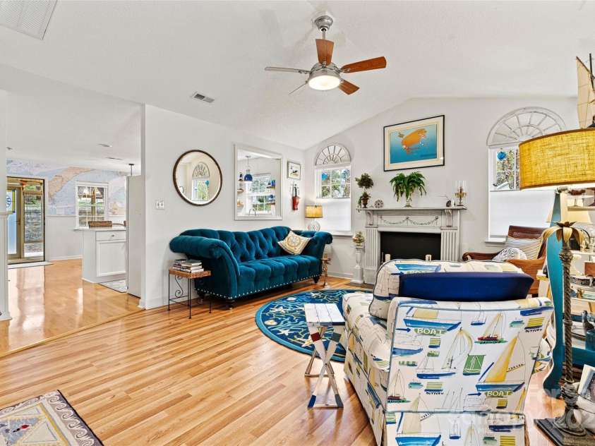 191 Oak Village Parkway, Mooresville, NC 28117.  MLS# CAR4197215, YatesRealty ID 4835. Lots of windows through out the home.