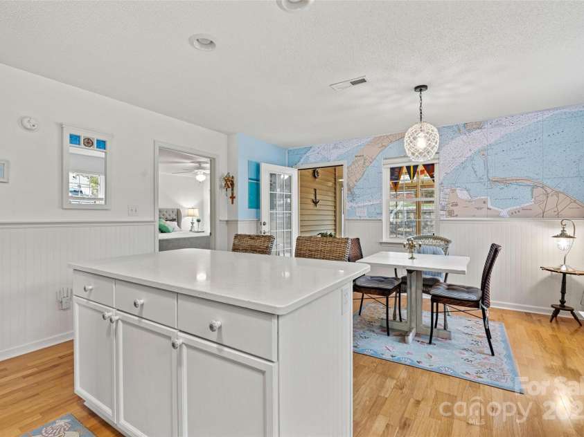 191 Oak Village Parkway, Mooresville, NC 28117.  MLS# CAR4197215, YatesRealty ID 4835. Primary bedroom and sunroom are just off the kitchen.