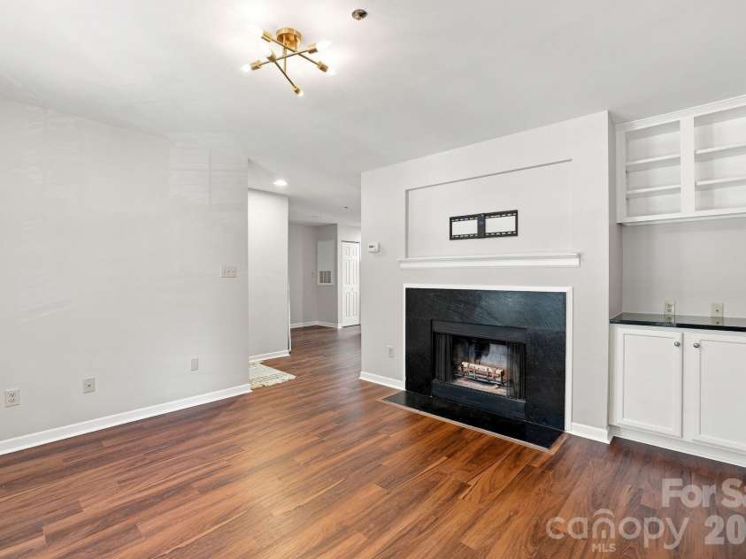 525 Olmsted Park Place, Charlotte, NC 28203.  MLS# CAR4419927, YatesRealty ID 48354. 