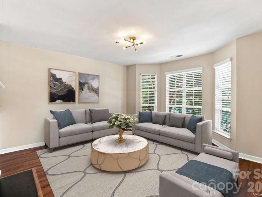 525 Olmsted Park Place, Charlotte, NC 28203.  MLS# CAR4419927, YatesRealty ID 48354. 