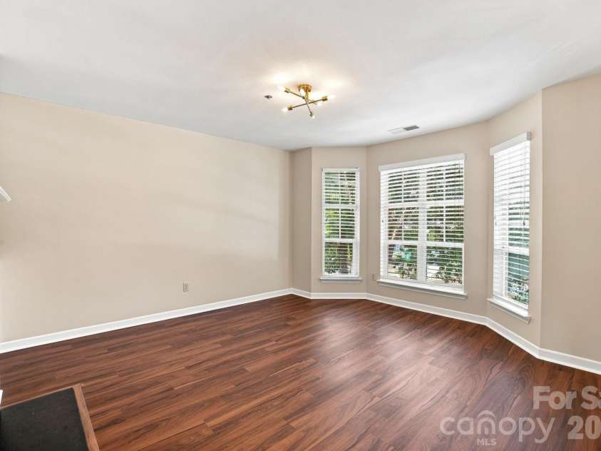 525 Olmsted Park Place, Charlotte, NC 28203.  MLS# CAR4419927, YatesRealty ID 48354. 
