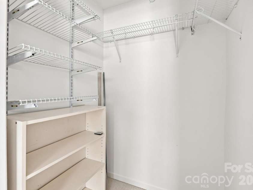 525 Olmsted Park Place, Charlotte, NC 28203.  MLS# CAR4419927, YatesRealty ID 48354. 