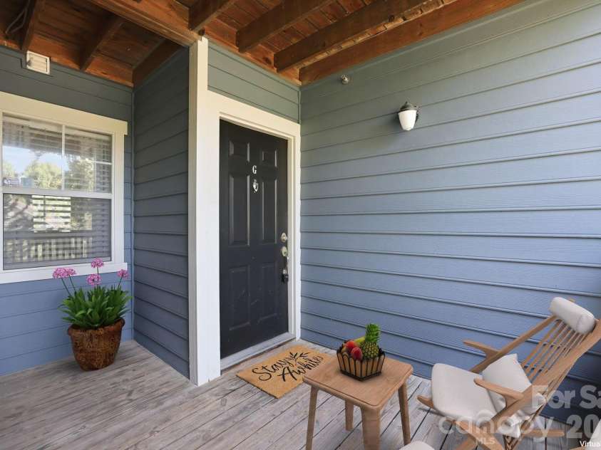 525 Olmsted Park Place, Charlotte, NC 28203.  MLS# CAR4419927, YatesRealty ID 48354. 