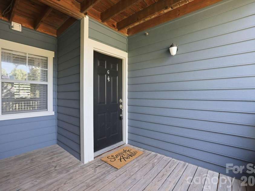 525 Olmsted Park Place, Charlotte, NC 28203.  MLS# CAR4419927, YatesRealty ID 48354. 