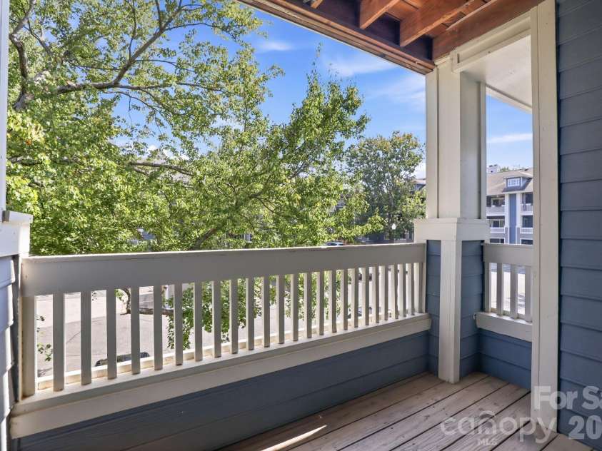 525 Olmsted Park Place, Charlotte, NC 28203.  MLS# CAR4419927, YatesRealty ID 48354. 
